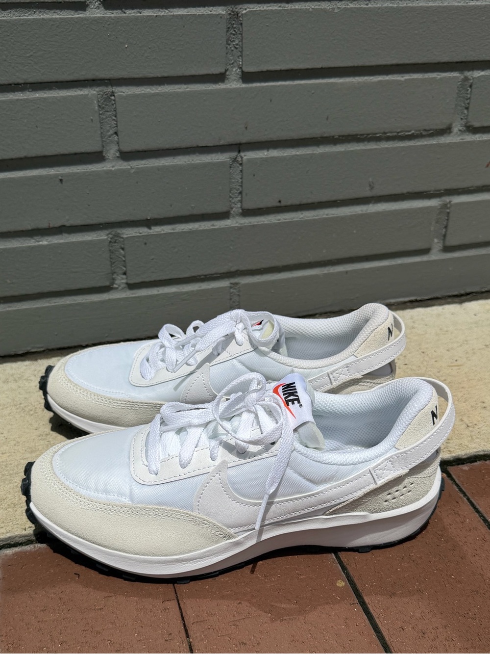 Nike White & Cream Low-Top Runner Sneakers